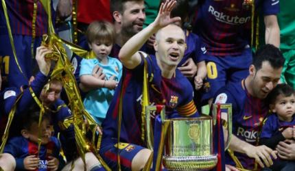 Spanish media hails 'last Emperor' Iniesta