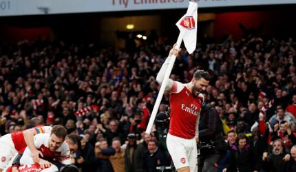 EPL PIX: Chelsea beat Fulham 2-0; Arsenal sink Spurs to go fourth