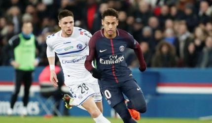 Soccer Briefs: PSG rally past Strasbourg; Bayern snatch late win