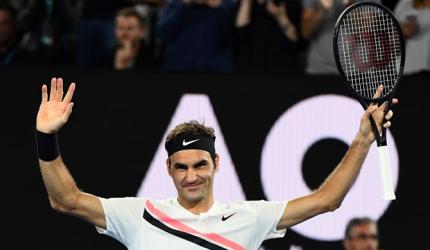 Aus Open: Federer dispatches Berdych to meet Chung in semis