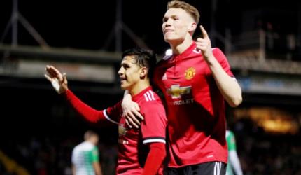 Sanchez stars on debut for Man United