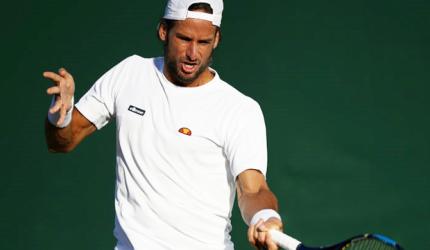 Federer's consecutive Slam appearance record broken by Lopez