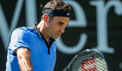 Federer makes winning return; Nadal withdraws from Queen's