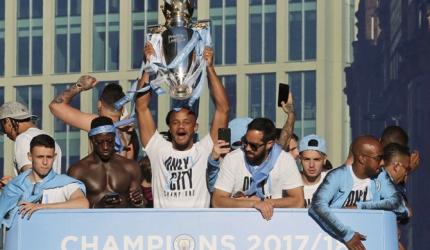 Record-breaking Manchester City stick with winning formula