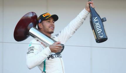 Hamilton wins in Japan; closes in on F1 title