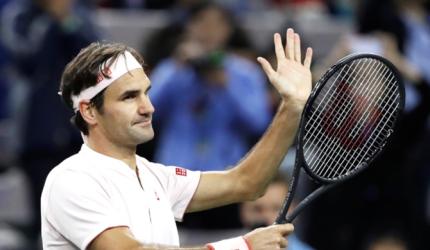 Tennis Roundup: Federer battles past Bautista Agut in Shanghai