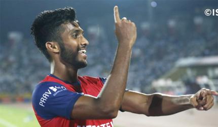 ISL: Jamshedpur draw with 10-man NEUFC