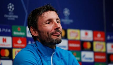 Win and they can fight over Messi's shirt, says PSV coach Van Bommel