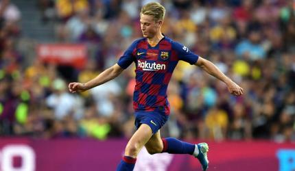 Football Extras: Barca's De Jong out with calf injury