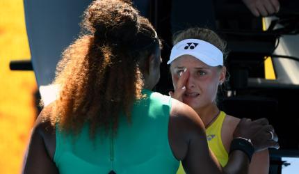 PHOTOS: Serena consoles Ukrainian teen after win