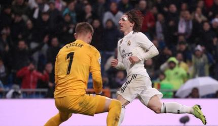 Football Extras: Real Madrid go third with win over Sevilla; PSG hit 9