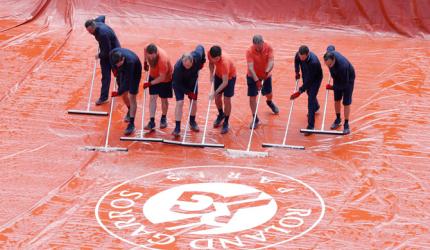 Women's French Open final delayed by men's semis, rain