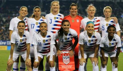 Football Extras: US women's team sue federation for gender discrimination