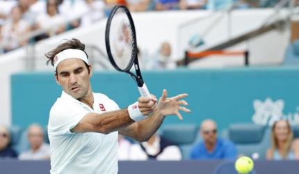 Federer eases past Medvedev into Miami quarters