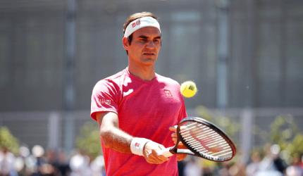 No lofty expectations for Federer on clay court return