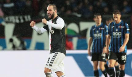 Soccer PIX: Higuain, Dybala earn Juve late win 