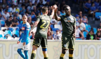 Serie A: Napoli hold off Balotelli's Brescia; Roma win