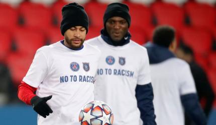 PSG players wear 'no to racism' t-shirts 