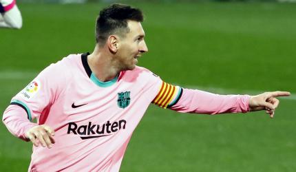 Messi breaks Pele's record with 644th goal for Barca
