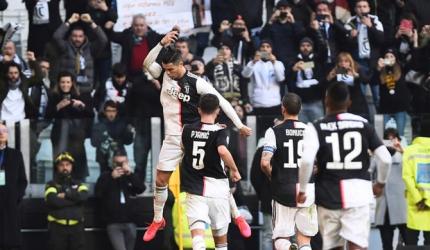 Ronaldo scores twice as Juve stay top