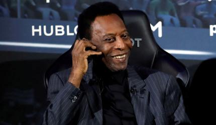 Pele dismisses depression talk, tells fans he is well