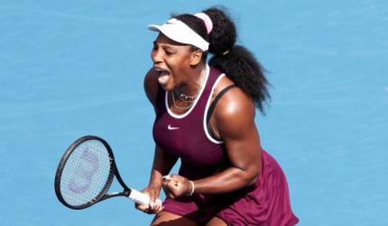 Tennis: Williams staggers into quarters in Auckland