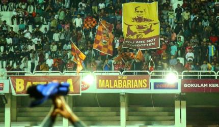 25,000 turn up to support Dhana's family