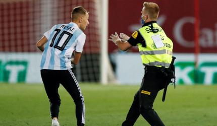 La Liga mulls criminal action against pitch invader