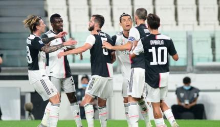 Soccer PIX: Juve run Lecce ragged; Sevilla held
