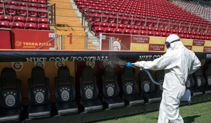 Footballers could face mass layoffs over coronavirus