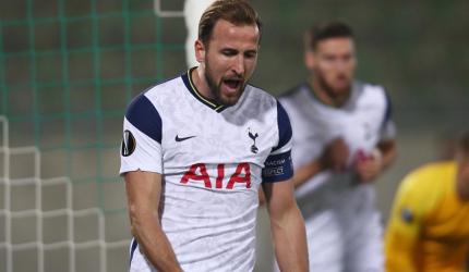 Europa League: Kane milestone in Spurs win, Milan lose