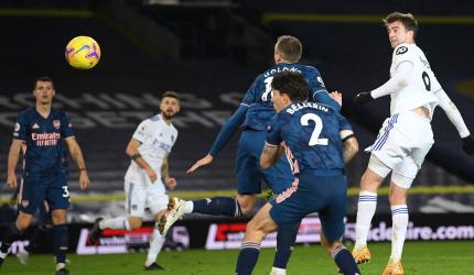 EPL PIX: Ten-man Arsenal hold on for goalless draw
