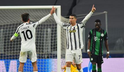 Champions League PIX: Ronaldo matches Messi's record