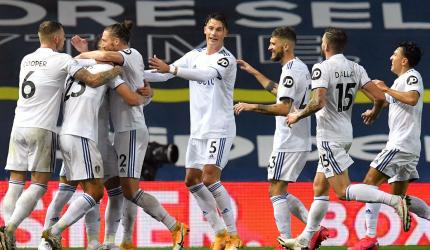 EPL PIX: Leeds hold City; Everton and Chelsea cruise
