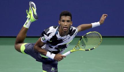 Auger-Aliassime knocks out Murray in straight sets