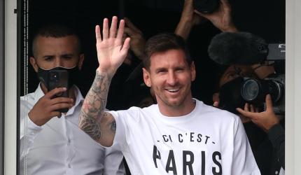 PIX: PSG fans give Messi hero's welcome in France
