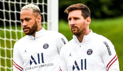 Messi still made to wait for PSG debut