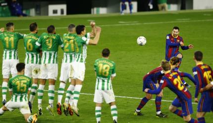 PIX: Messi, Trincao give Barca comeback win; PSG score