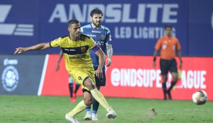 ISL: Ruthless Hyderabad send Kerala Blasters packing