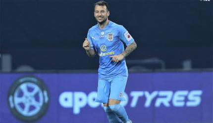 ISL: Mumbai City down Kerala to reclaim top spot