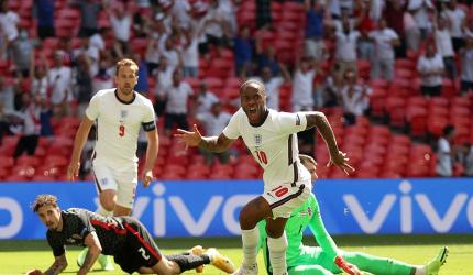 Euro PICS: Sterling effort takes England past Croatia