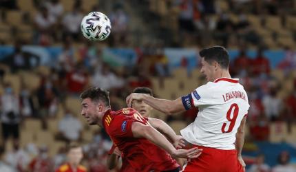 PIX: Spain held by Poland, face crunch final group tie