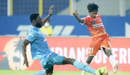 ISL semis: FC Goa, Mumbai play out draw in first leg