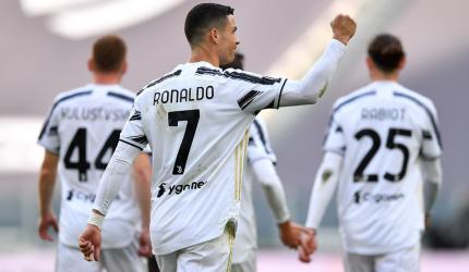 PIX: Juventus edge Inter; Lewandowski equals record
