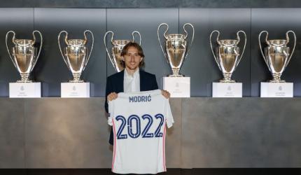 Modric extends contract with Real Madrid