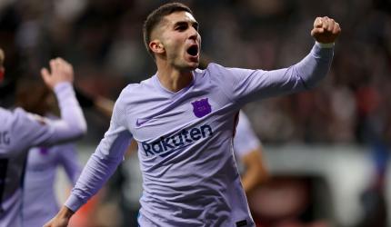 Europa League: Torres rescues Barcelona, West Ham draw