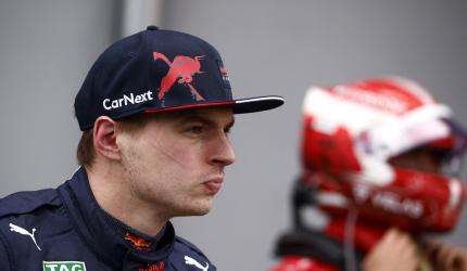 F1: Verstappen takes pole in wet and chaotic Imola