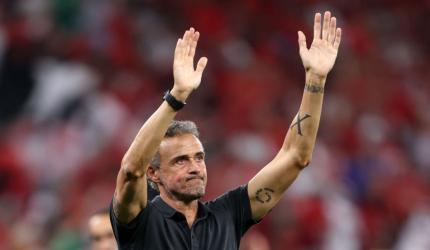 Spain coach Enrique sacked; De la Fuente takes over