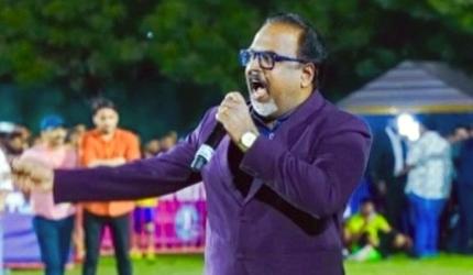 'Kiss on the foot' act angers Kerala's football fans