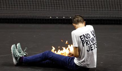 Laver Cup: Protester sets arm on fire on court